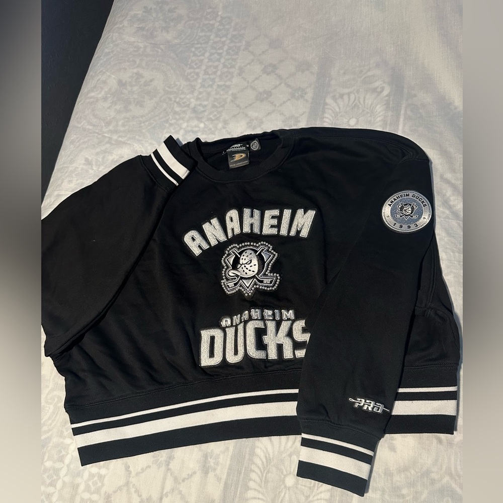 Pro standard lurury Atlantic collection Anaheim Ducks Black women Sweater